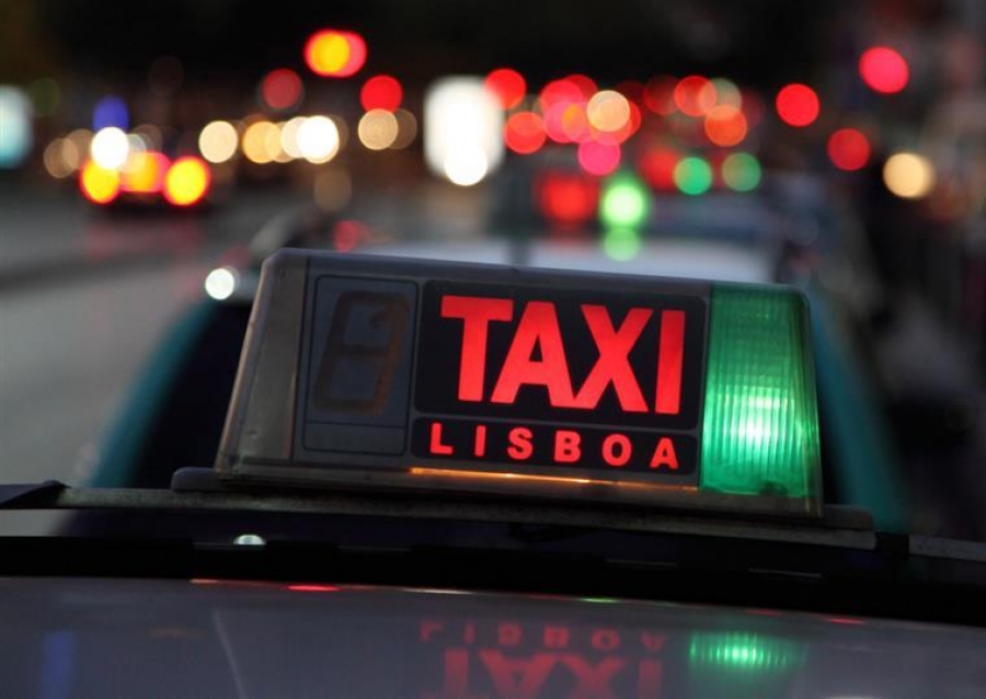 Faixa para veículos TVDE no Aeroporto de Lisboa, marca o regresso da guerra com os Taxis.