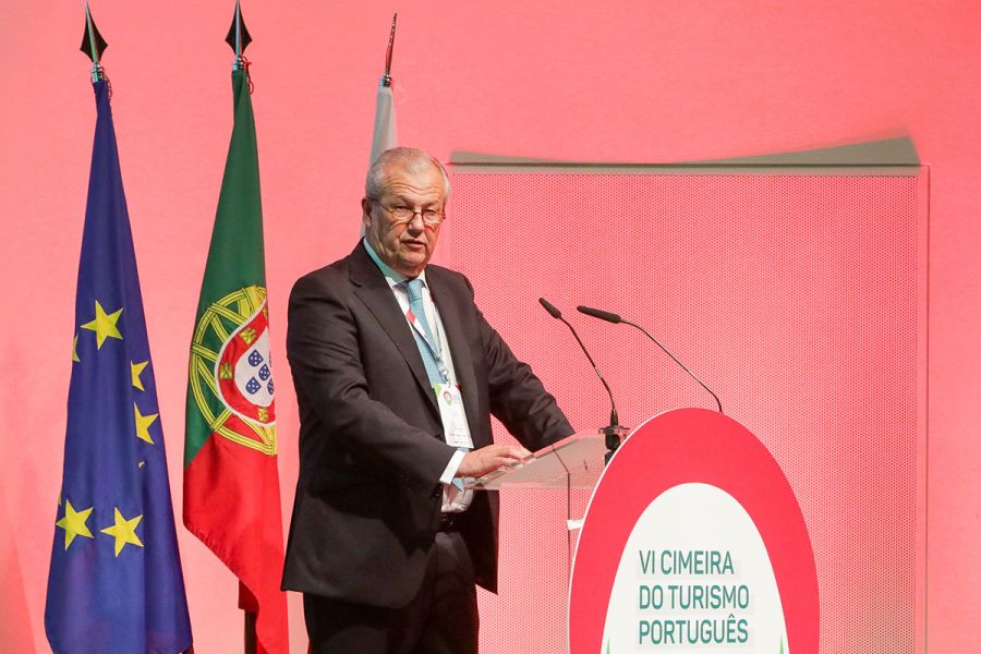 Calheiros, pediu a Costa, para “decidir já” a solução aeroportuária para a região de Lisboa.