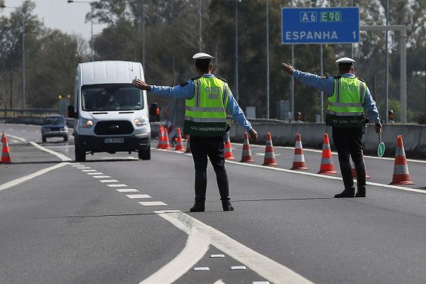 Fronteiras já fechadas e a Alemanha envia ajuda a Portugal