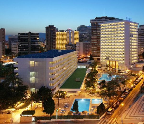 Benidorm alerta para o encerramento de hotéis face à quebra de reservas