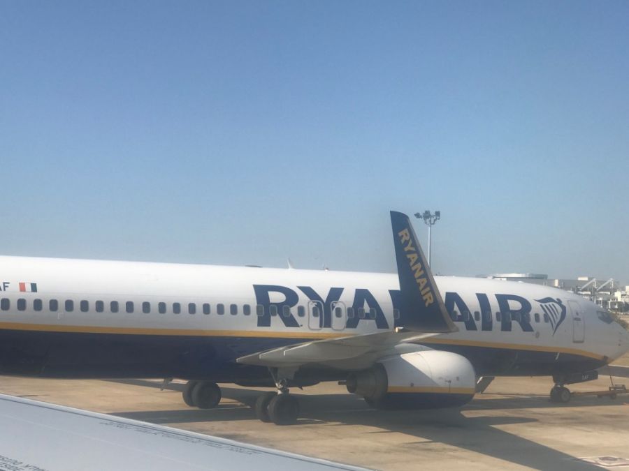 Ryanair condenada a pagar verba extra a 400 tripulantes de cabine