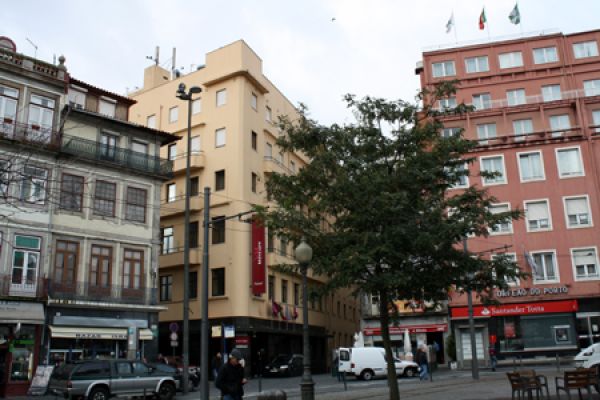 Hotel Mercure Porto Centro prejudica os hospedes e viola a lei